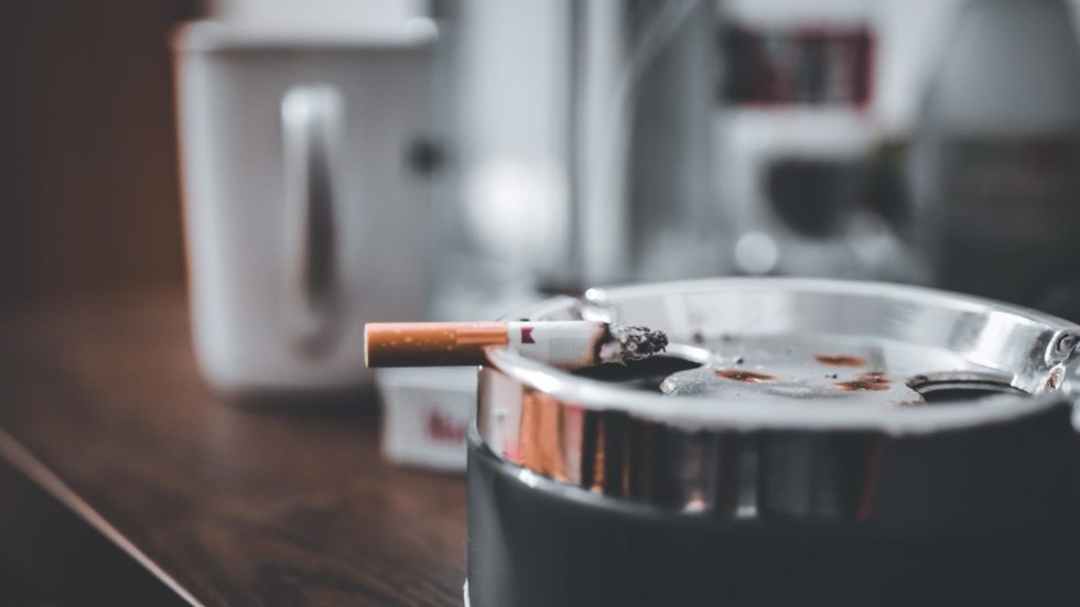 5 conseils pour enlever l'odeur de tabac froid chez vous - Melior Services